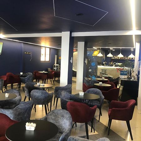 Vila Al3 Durrës Exteriör bild